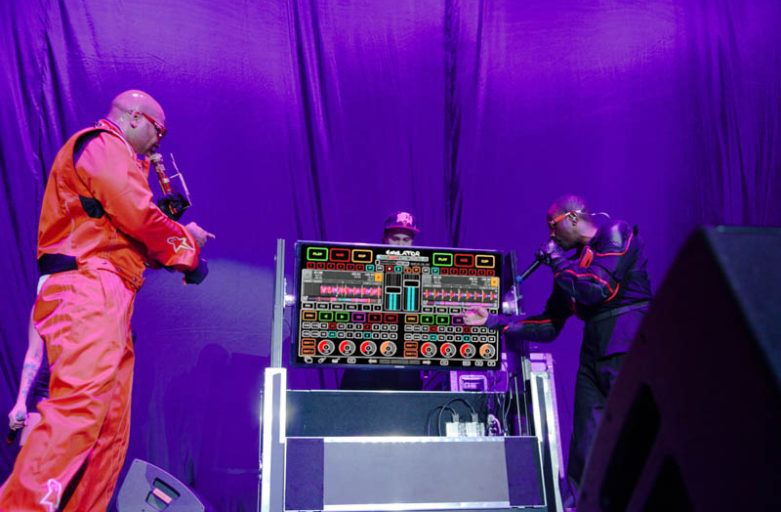 Flo Rida y Pitbull con The Monster de Emulator Flo Rida y Pitbull con The Monster de Emulator